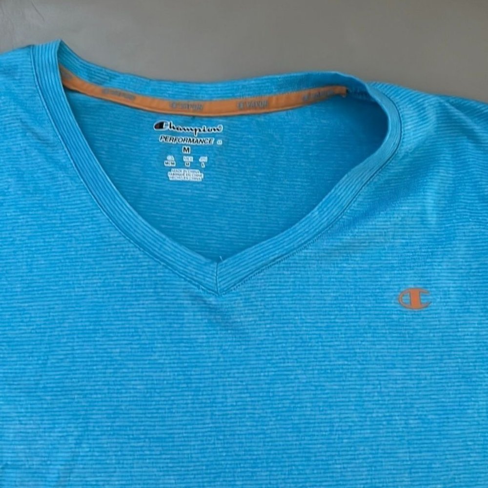 SIZE medium woman's v-neck ocean blue Vapor performance top by Champion –